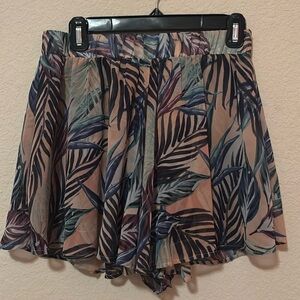 Show Me Your MuMu shorts